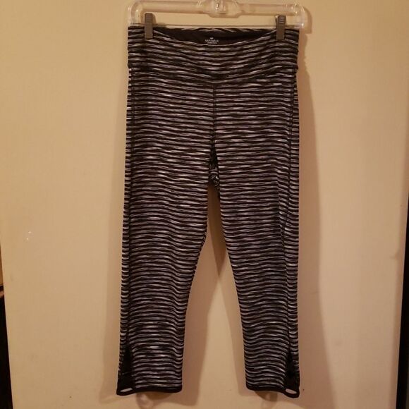 Athletic Collection Active Wear crop Size M - Picture 1 of 3